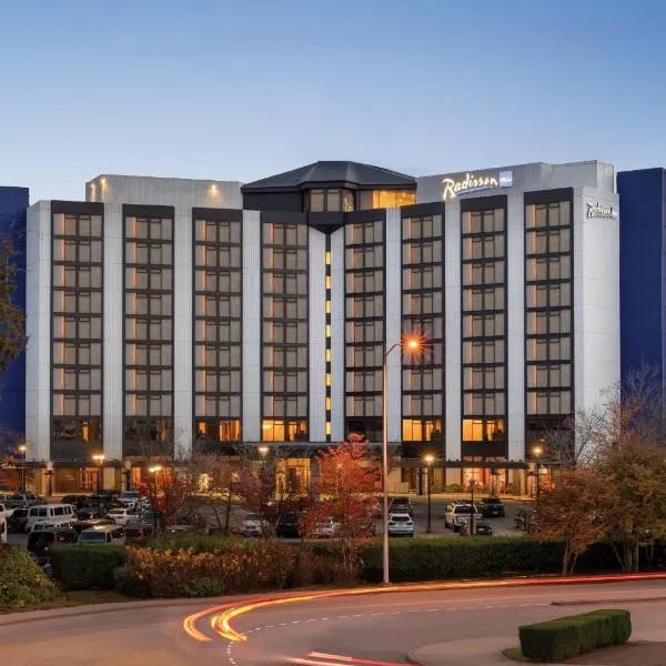Radisson Blu Vancouver Airport Hotel & Marina, hotel in Richmond