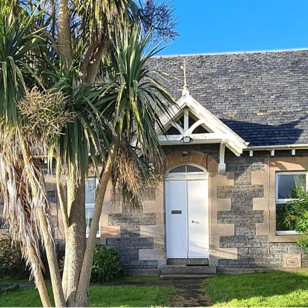 4 Bed Cottage Sleeps 6-Pet-Friendly-Private Garden، فندق في كامبيلتاون