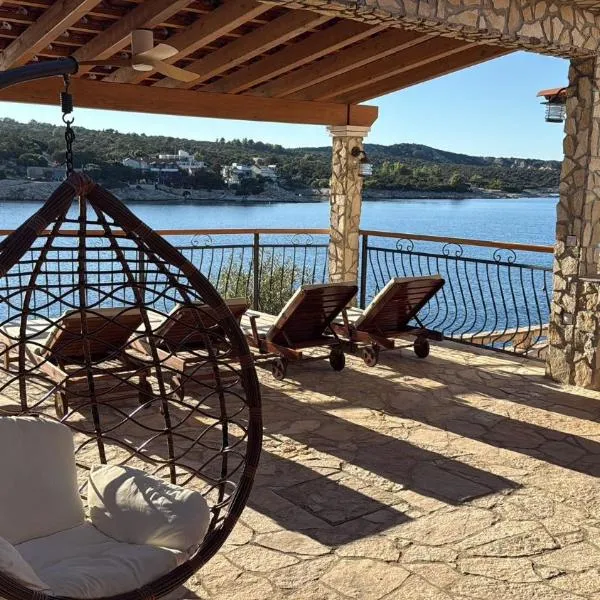 Holiday Home Jelena, Hotel in Zastražišće