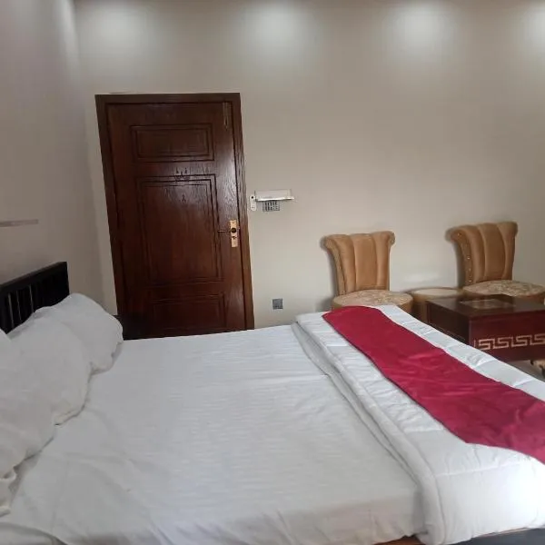 Family Guest House Rooms For Rent, hotel in Lahore