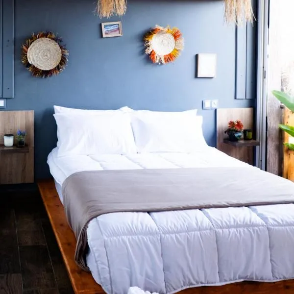 Zeri Surf Camp, hotel i Tiguemmi nʼAït Bihi