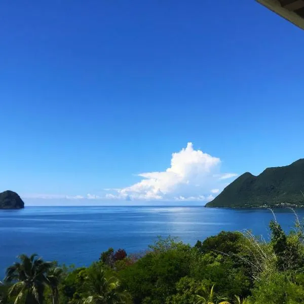 Ti studio coquet vue mer 180 degrés face Diamant, piscine de standing, ξενοδοχείο σε Le Diamant