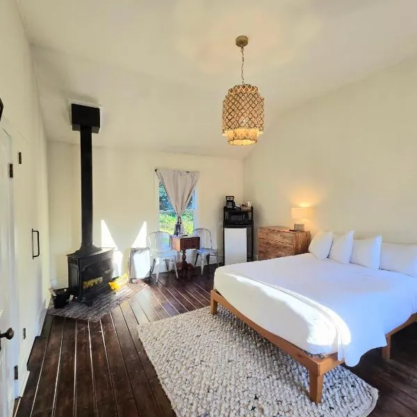 Dennen's Victorian Farmhouse, hôtel à Little River