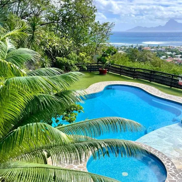 Luxury Eden & SPA Private Jacuzzi Moorea View Pool Fiber Wi-Fi, hotell i Punaauia