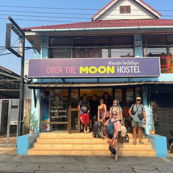 Over the Moon hostel、フアイサーイ郡のホテル