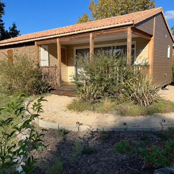 CHALET 10 Clos de Gascogne, hotel v destinaci Labouheyre