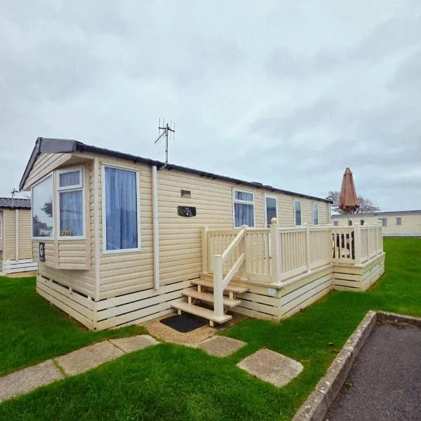 Holiday Home at Hoburne Naish, hotell sihtkohas Barton on Sea