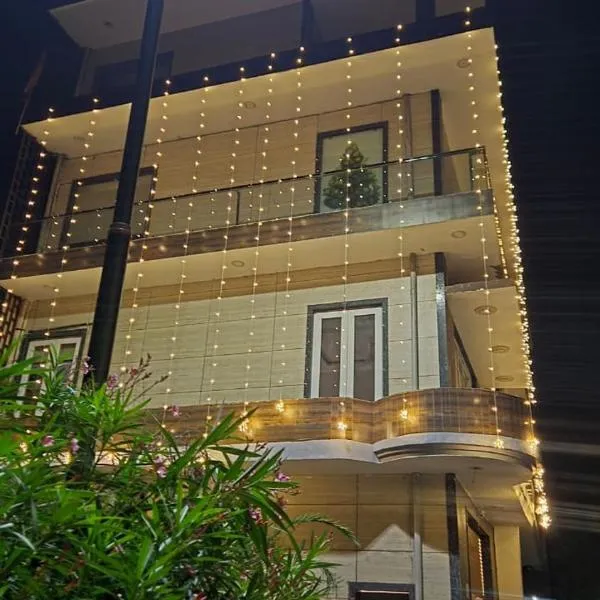 Vraj, hotel em Jāmb