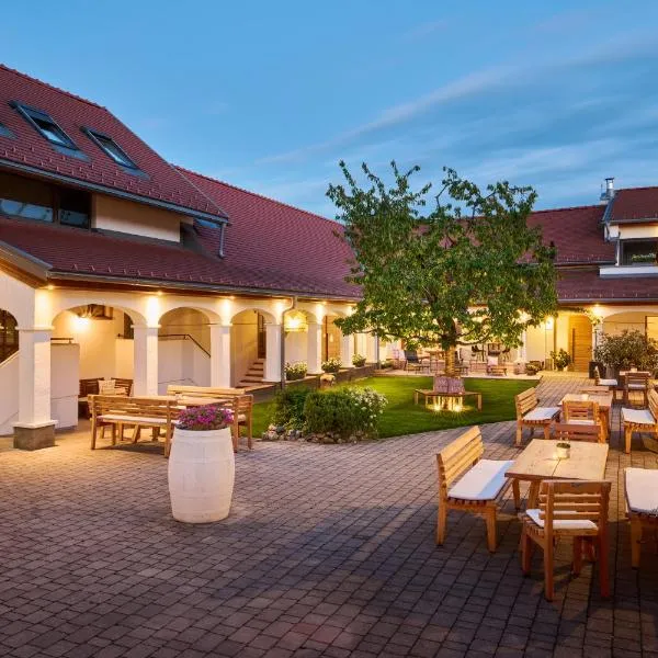 Winzerhof Kiss, hotel in Jois