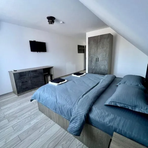 La Izvor Moinești, Cazare, Hotel in Moineşti