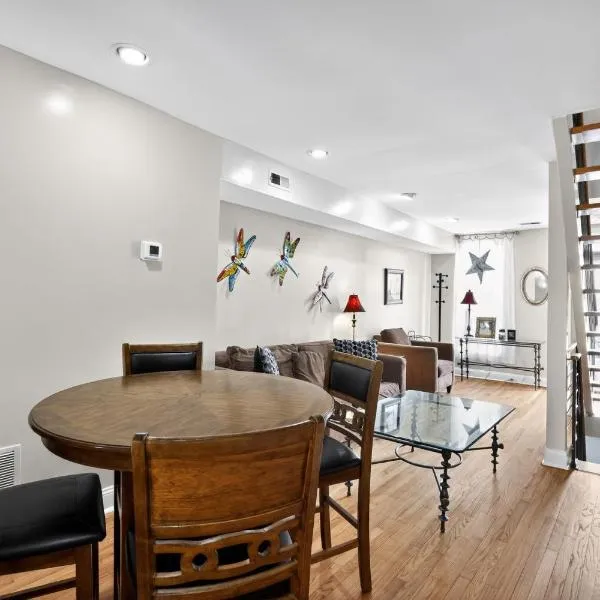 Canton townhome, hotel in Baltimore