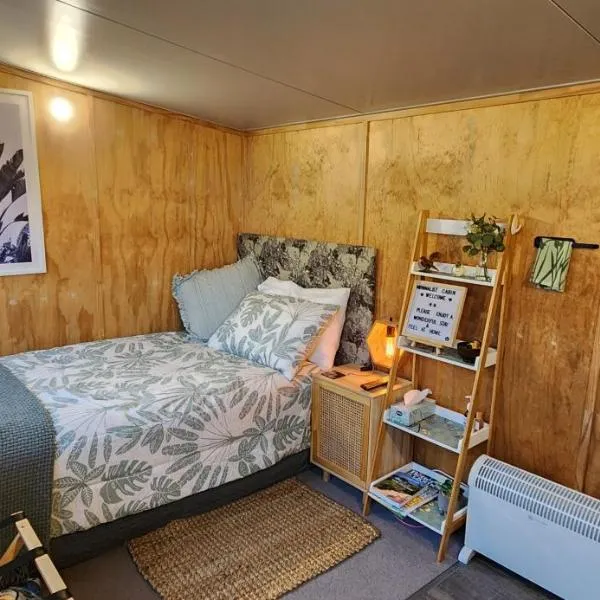 Minimalist Cabin Solo Traveller, hotel in Ashburton