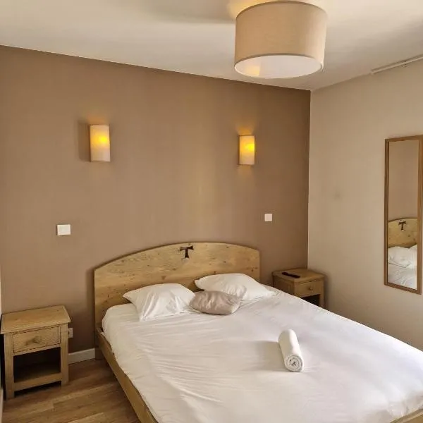 Hôtel Bistrot Les Tanins, hotel u gradu 'Saint-Antoine'