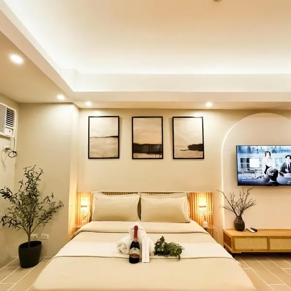 Exquisite Japandi 2 & Mediterranean Breeze at Venice w Grand Canal View!, hôtel à Manille