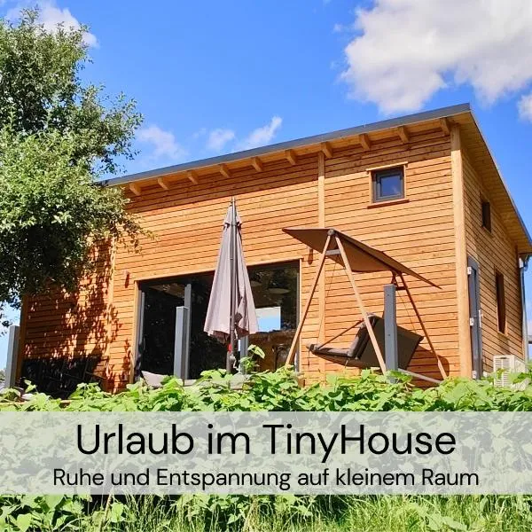 TinyHousebeiDresden unser größtes winziges Häuschen für bis zu 7 Personen, Kaminofen, große Terrasse - Nähe Sächsische Schweiz - Von Juni - September Mindestmietzeit 1 Woche Sa-Sa, Hotel in Großharthau