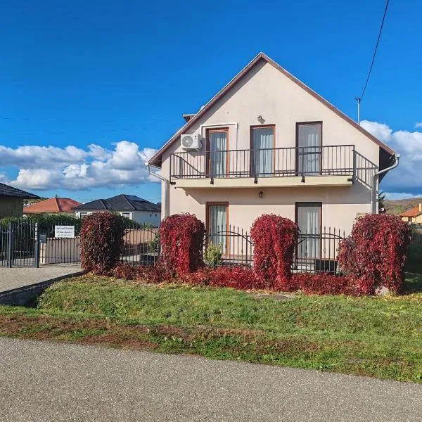 Négy Évszak Vendégház Demjén, hotel v destinaci Demjén