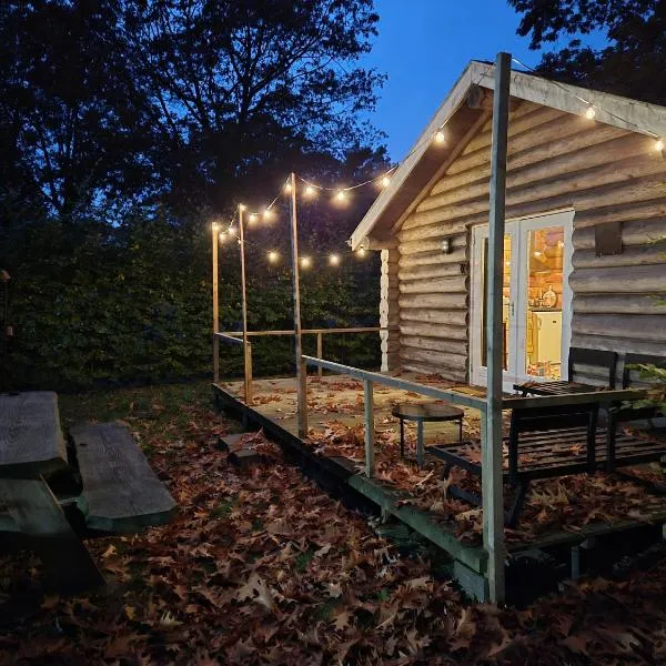 Knus boomstamhuisje op de Schatberg - nabij Toverland, hotel v destinaci Sevenum