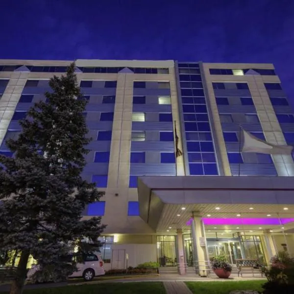 Armon Plaza Montreal Airport, hôtel à Montréal