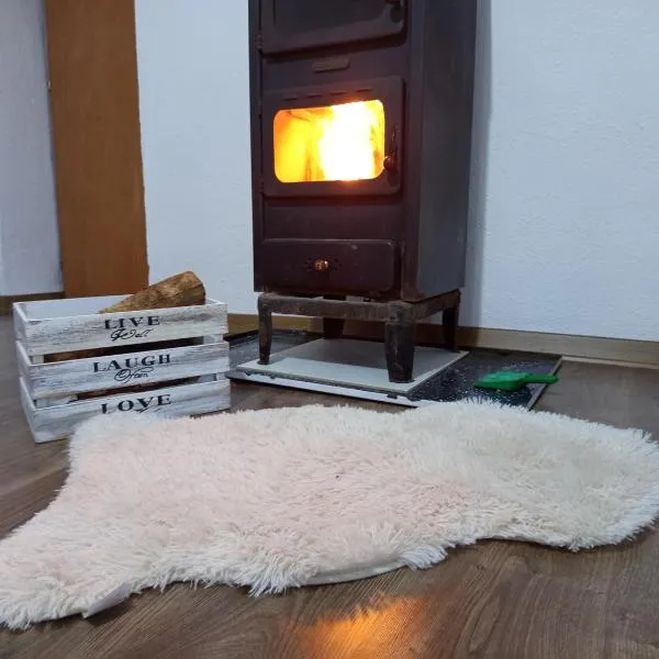 Taku Villa Wonderful view of Lake Ohrid, hotel in Udënisht