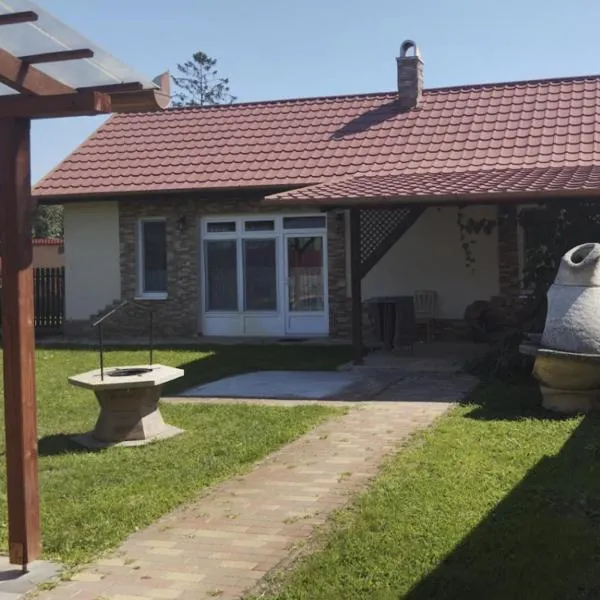 Akácvirág Airport Bogi Apartman, ξενοδοχείο στο Ντέμπρετσεν