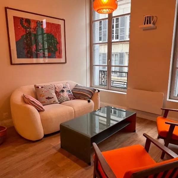 Appartement de charme en plein cœur du centre historique - Parking Public Gratuit -, hotel em Avallon