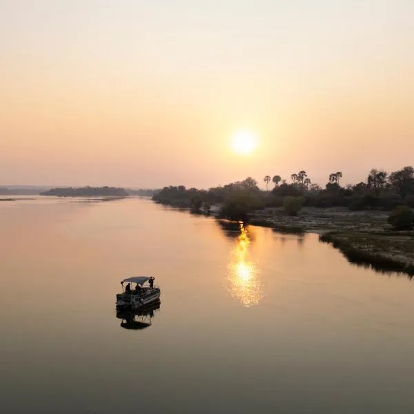 Zambezi Dusk River Facing-all inclusive-Luxury Accommodation, отель в Ливингстоне