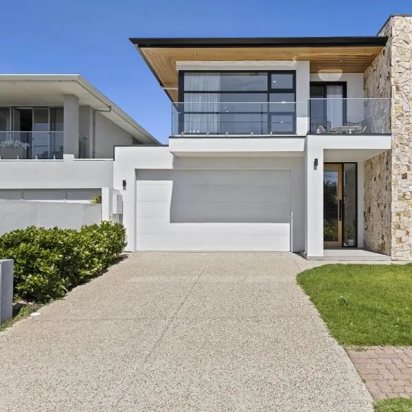Swainson on 3 Lexington - 200m to Beach!, hotel u gradu 'Henley Beach South'