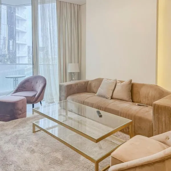 2BR Four Season View in Water Bay, hotel din Manama