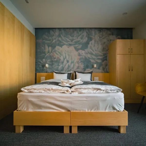 Eleven Business & Sport Hotel, hotel in Jászárokszállás