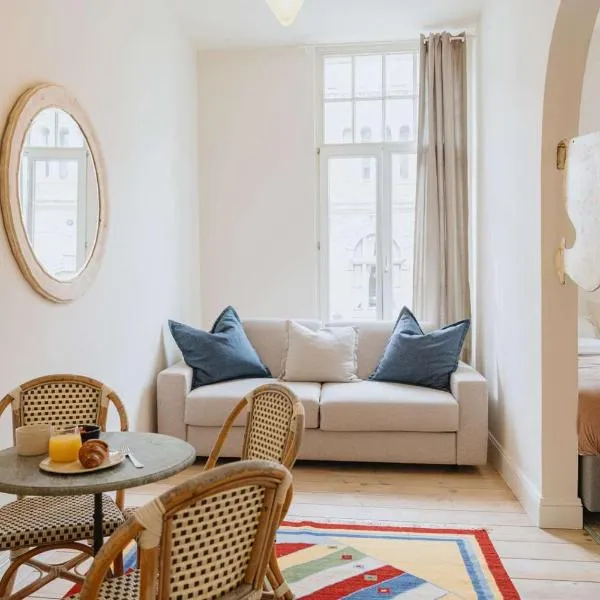 Urban Hideout Just Steps from Antwerp's Highlights, hotell i Antwerpen