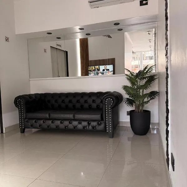 Hotel Quito، فندق في بوينس آيرس