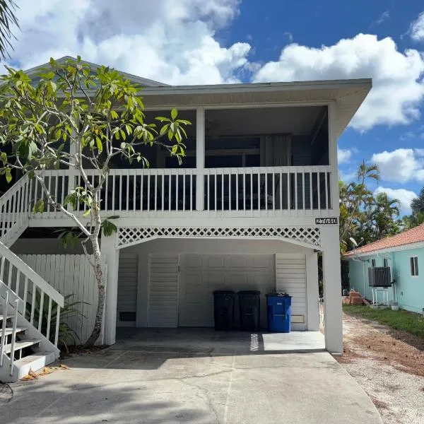 Redfish - Updated & Roomy 1.5 Mi to Beach Full Kitchen W&D, hotel in Bonita Springs