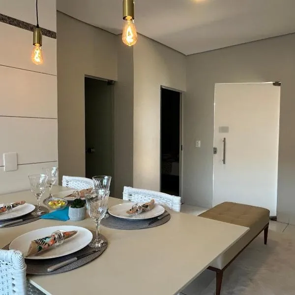 Casa 01 - Casa com 2 quartos, próximo a rodoviária e aeroporto, hotel in Palmas