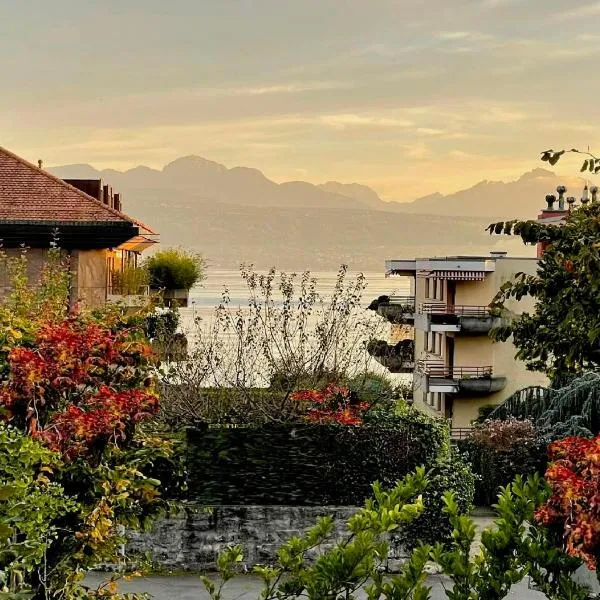 PULLY LAUSANNE sunny apartment on lakeside street and direct bus to Lausanne train station, hotel v destinaci Pully