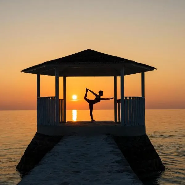 Centara Ras Fushi Resort & Spa Maldives - 50 percent discount on transfers for min 4 nights stay and more, valid for reservations between 11th Feb till 22 Dec 2025, hotel en Atolón de Malé Norte