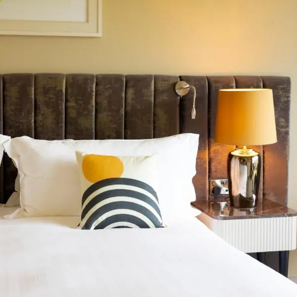 voco The Club - Dublin Gateway by IHG, hotel in Naas