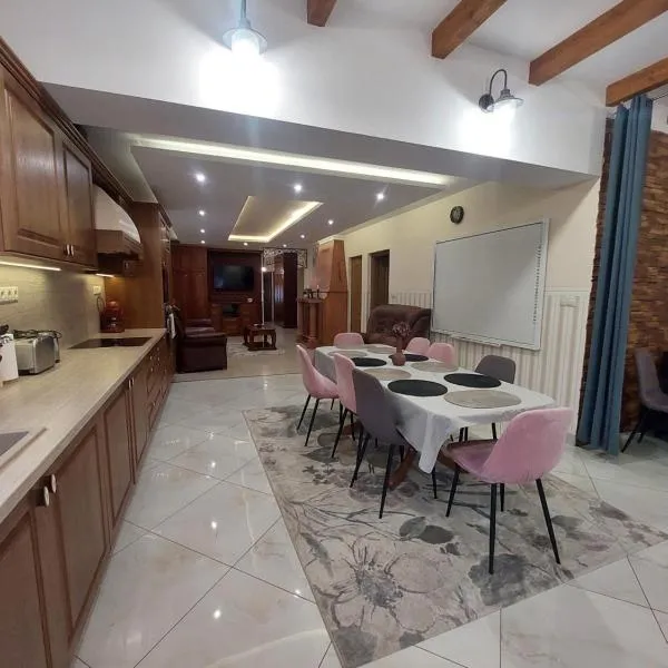 Akácvirág Airport Viki Apartman, hotell i Debrecen