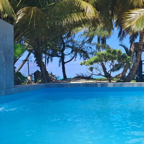 Propriété entière face au lagon, piscine, cuisine & wifi rien que pour vous Le Boraha Beach Lodge 90 m2, hotel in Sainte Marie