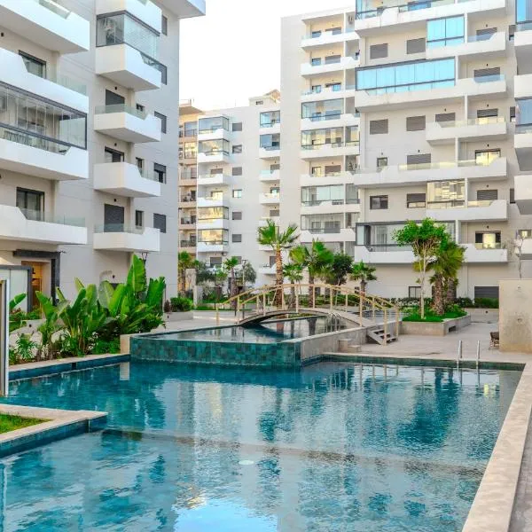 VIVASTAY Casablanca - Ocean Park Sunset Escape beach front with swimming pool, hotel v destinácii Aïn Harrouda
