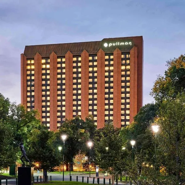 Pullman Melbourne On the Park, hotel en Melbourne