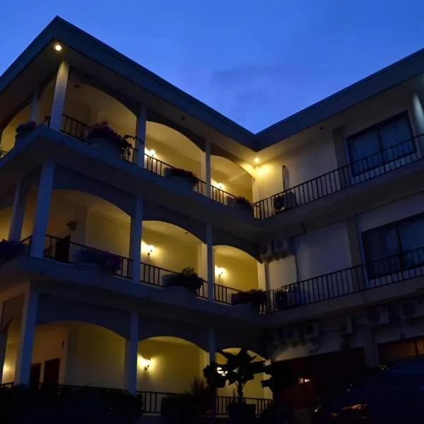 Mansinam Beach Resort, отель в Маноквари