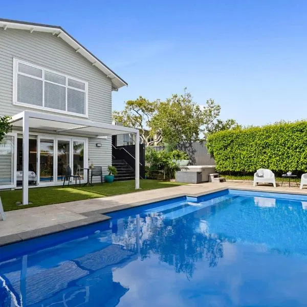 Amaroo - poolside studio near Pukekura Park, hôtel à New Plymouth