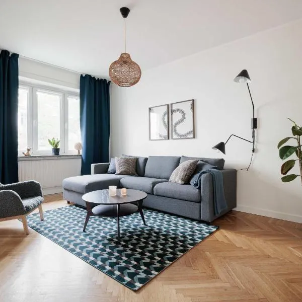 Cozy home in charming suburb, hôtel à Sundbyberg