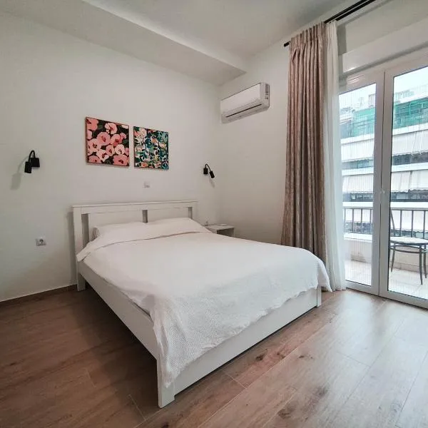 Center Athens all new and fully equipped 2 bedrooms 82 sqm big sea view apt close to Acropoli with Lift, ξενοδοχείο στην Αθήνα