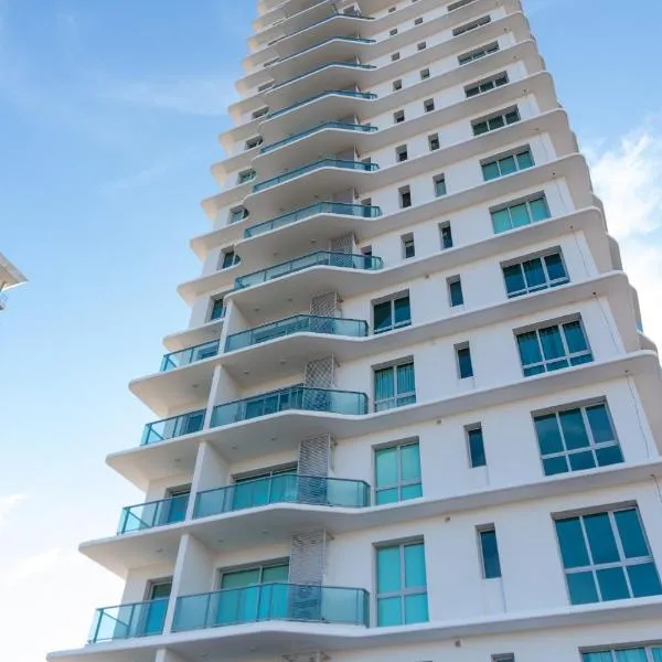 Luxury 2 Bedroom "Wake Up in the Sky" Best Views & Location in Asuncion, hotel em Assunção