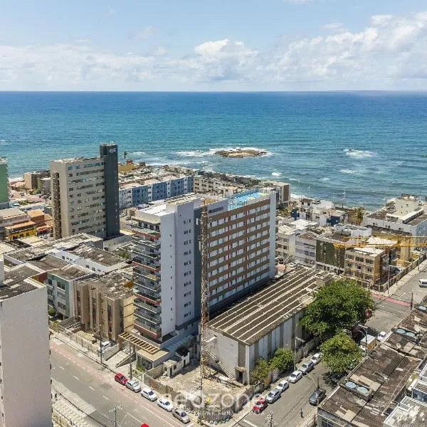 Sua estadia completa em Salvador a passos do Mar - SAAs, hotel in Salvador