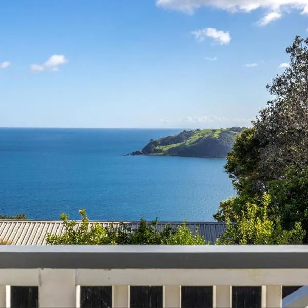 Sunrise Loft - Sea Views & Serenity Above It All, hotel in Waiheke Island