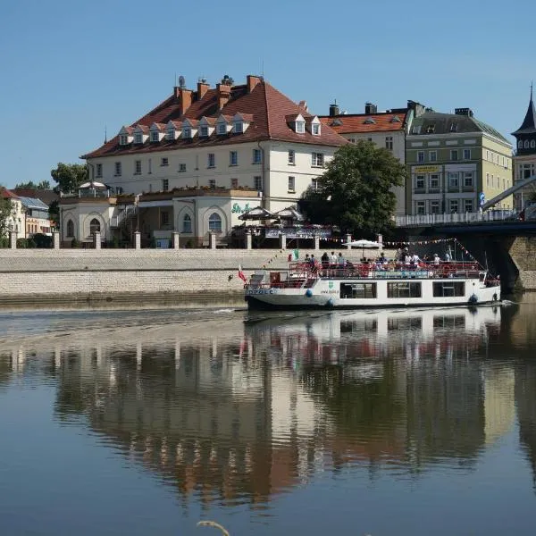 Hotel Piast: Opole şehrinde bir otel