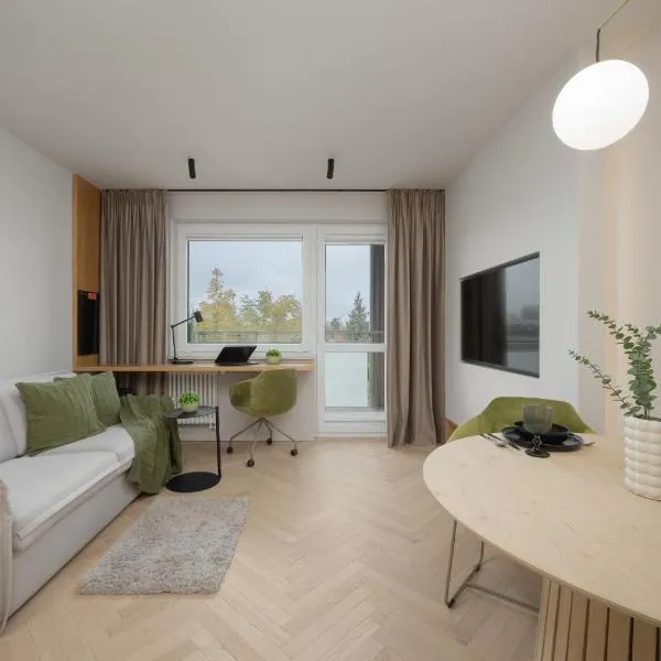 Pileckiego Apartments with Parking & Balcony by Noclegi Renters, hotel a Varsavia