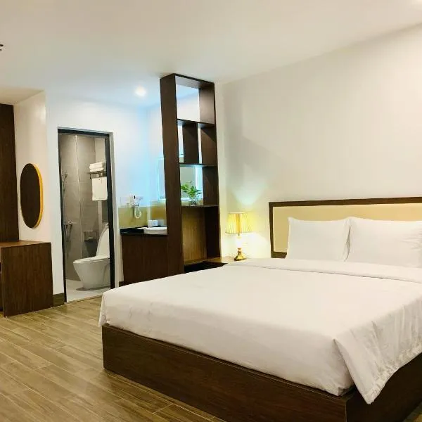 Fiorus Airport Hotel, hotel en Sóc Sơn